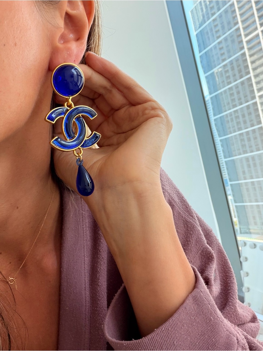 💙Vintage CHANEL Gold-Tone and Deep Blue CC Drop Earrings✨ - Picture 6 of 7